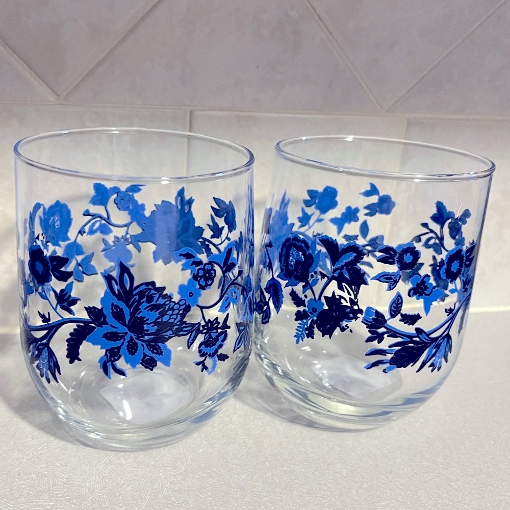 NWT Bundle of 2 Wine Glasses